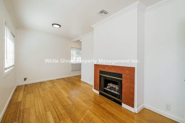 Building Photo - Remodeled 1924 3 Bedroom LA Home