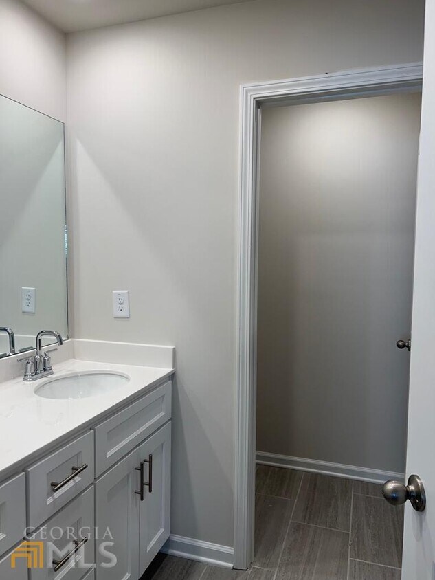 Building Photo - 1482 Villageside Ct