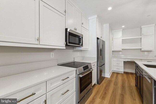 Foto del edificio - 6101 Berkshire Dr