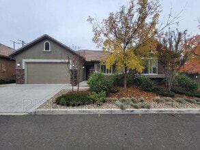 Building Photo - 8099 Traditions Ct