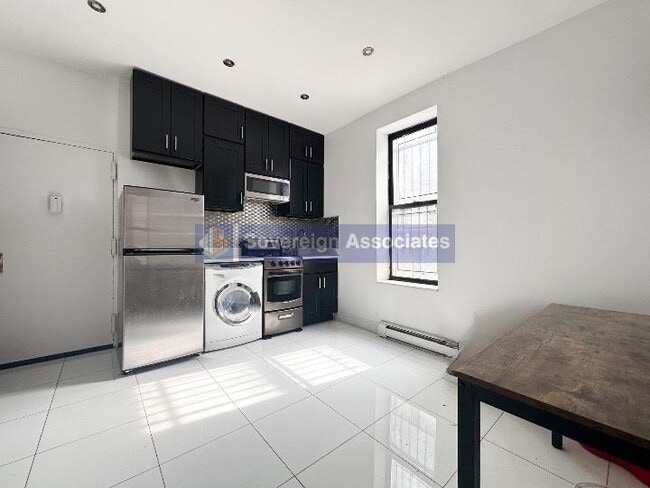 Building Photo - 932 Amsterdam Ave