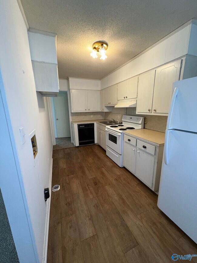 Foto del edificio - 210 Cloverleaf Dr