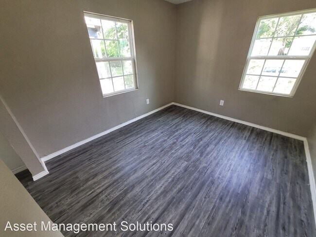 Foto del edificio - 4 br, 1 bath House - 3345 NE 12th Street