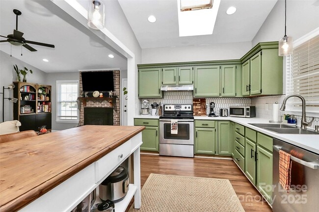 Foto del edificio - 4227 Deerfield Dr