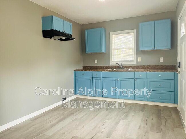 Building Photo - 1016 W Mauney Ave