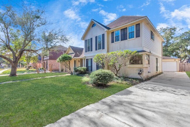 Building Photo - 2710 River Birch Dr