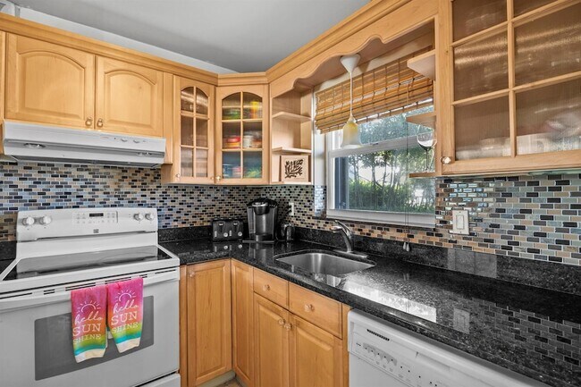 Photo - 311 E Ocean Ave Apartment