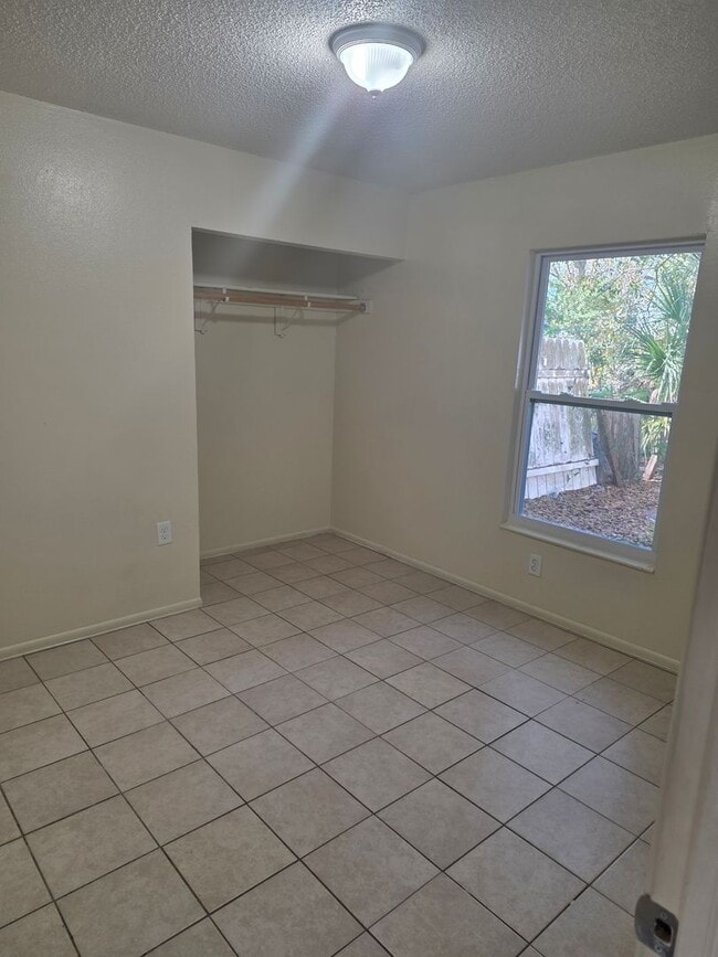 Building Photo - 3/2 DUPLEX