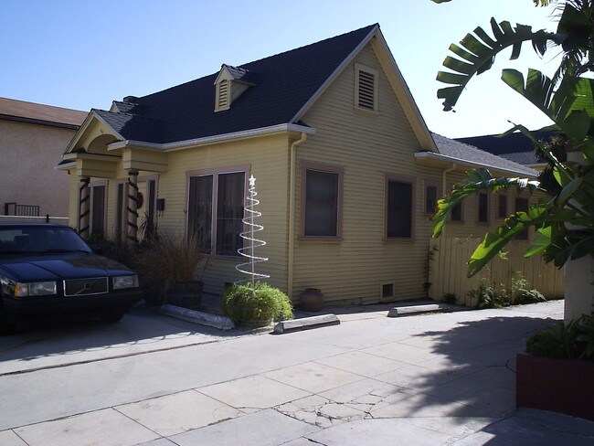 Building Photo - 6410-6418 1/2 La Mirada Ave