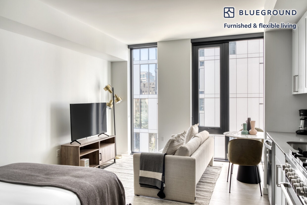 Primary Photo - 704 Spring St