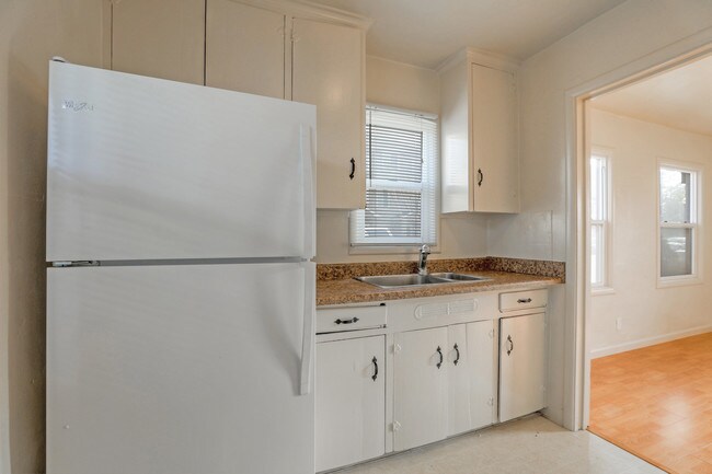 Building Photo - 1129 Campbell Ave