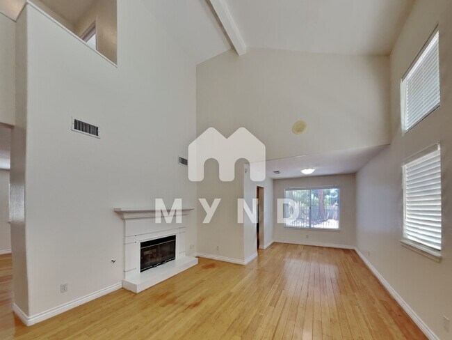 Building Photo - 1700 Glenwillow Dr