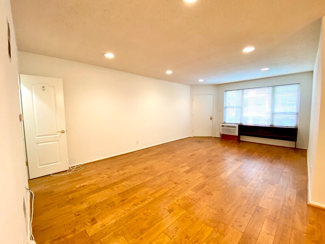 Living Room Area - 11670 W Sunset Blvd