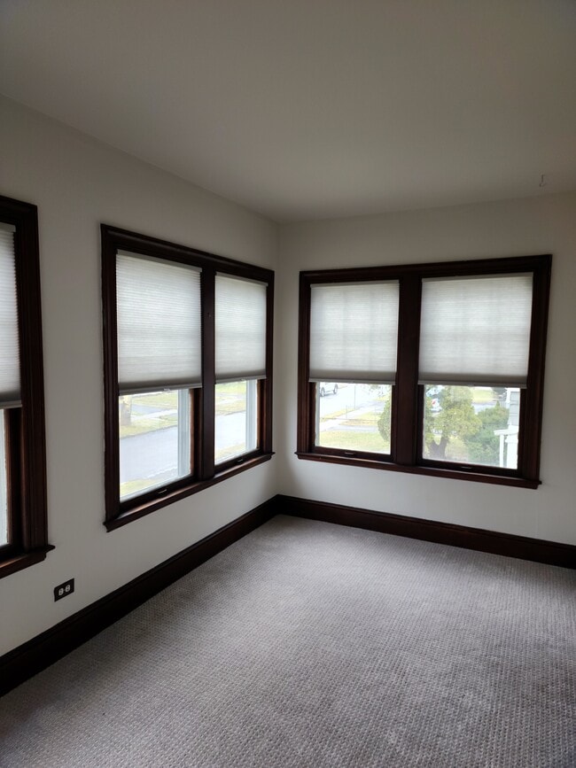 Building Photo - 519 Durston Ave