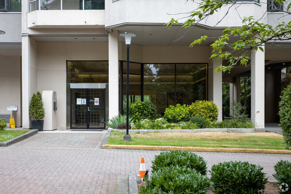 Building Photo - Ambassador