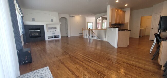 Building Photo - 8230 S Valdai Ct