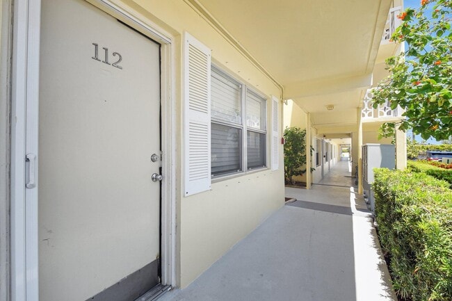 Building Photo - 3915 S Flagler Dr