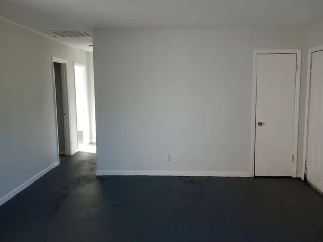 Building Photo - 2 Bedroom 1 Bathroom