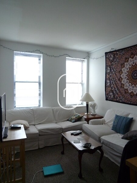 Foto del edificio - 742 Columbus Ave