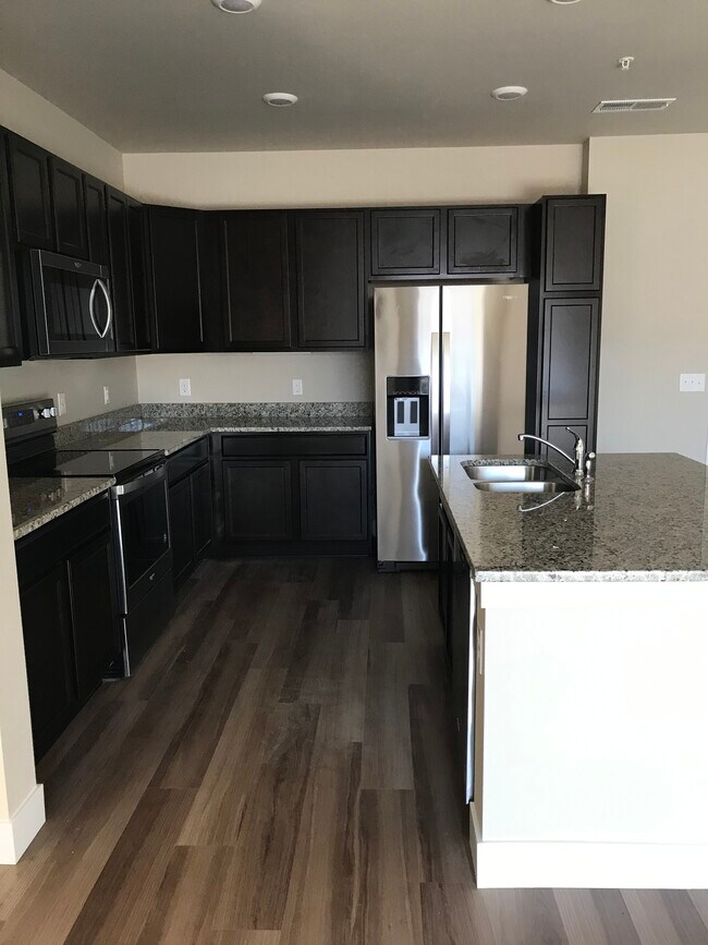 Kitchen - 14341 E Tennessee Ave