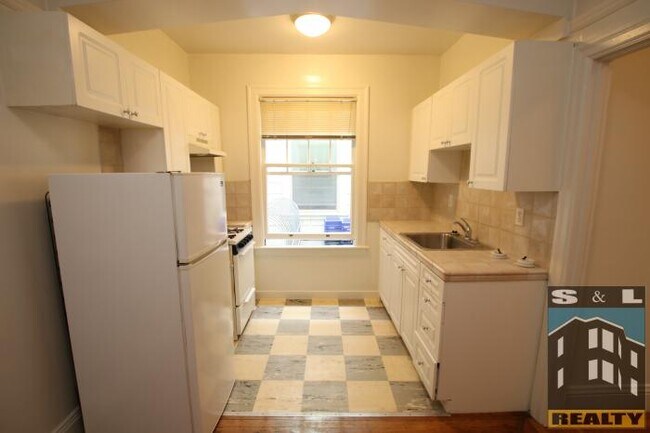 Building Photo - bedroom in San Francisco CA 94117