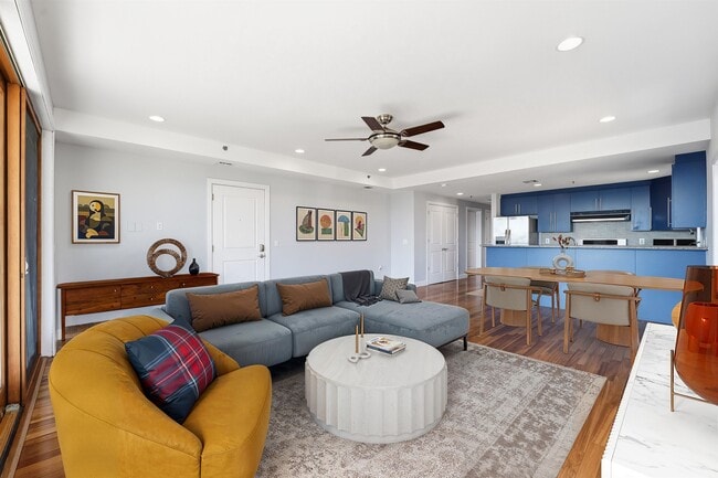 Building Photo - 215 Manhattan Ave