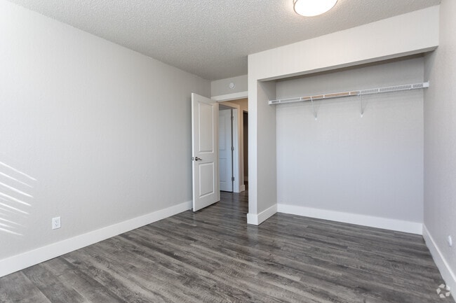 2BR, 1BA - 841SF - Sedona Ridge Apartments