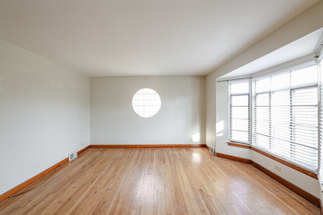 Foto del edificio - 1522 Hull Ave