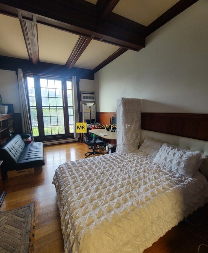 Foto principal - 484 Commonwealth Ave