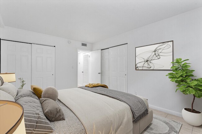 Building Photo - Colonial Sunset Apartment Homes