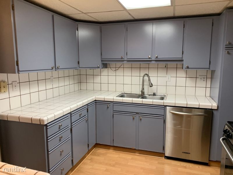 Foto principal - 5 br, 2 bath House - 260 N Rengstorff Ave