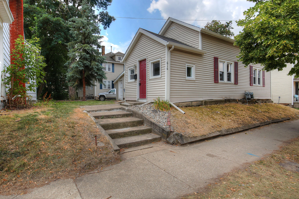 Primary Photo - 616 Veto St NW