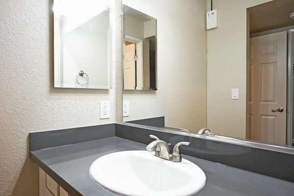 Foto del edificio - 430 Canyon Oaks Dr