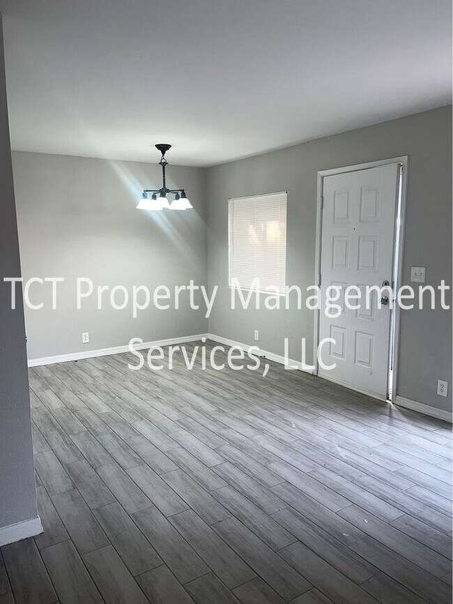 Foto del edificio - Updated Townhome in the heart of Chandler