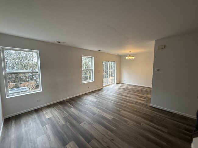 Building Photo - 1216 Hillsborough Ct