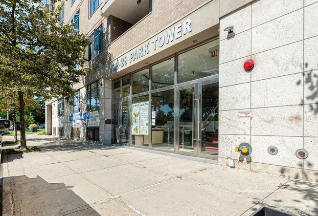 Building Photo - 132-29 Blossom Ave