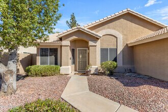 Building Photo - 1114 E Artesian Way