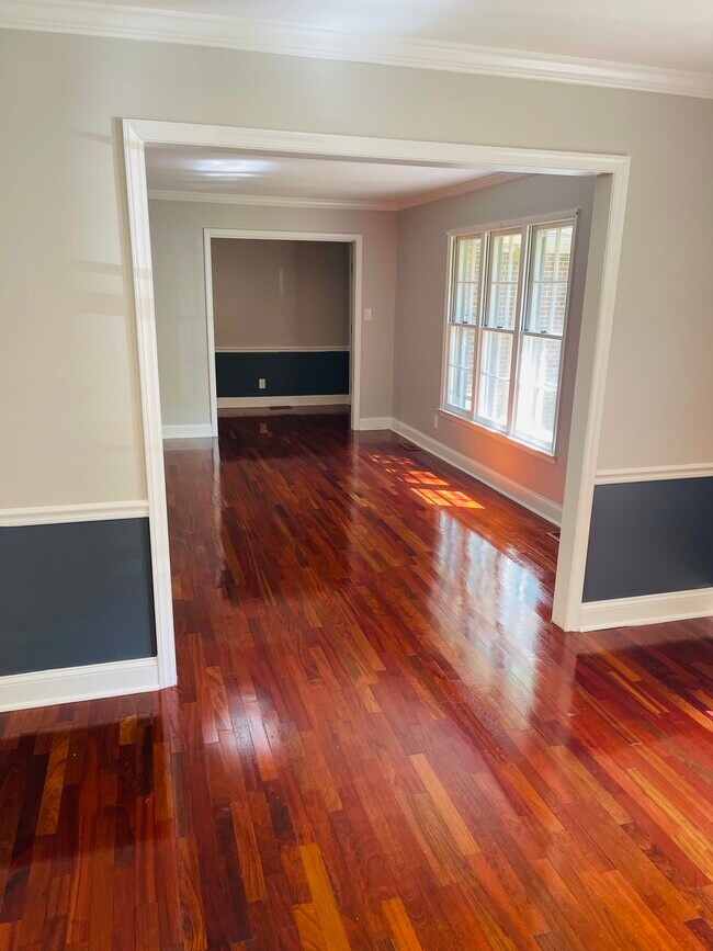 Building Photo - 4405 Forest Walk Dr