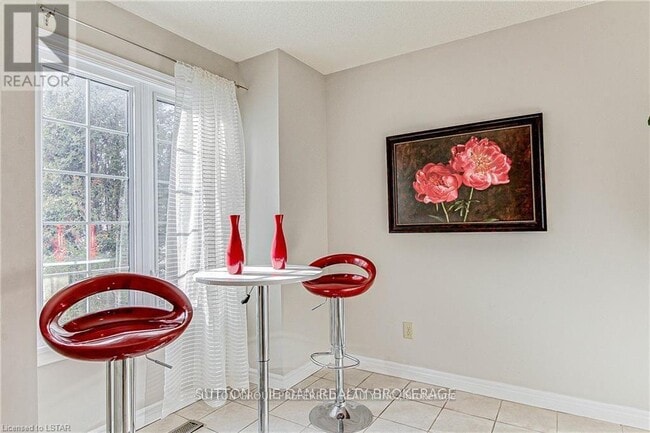 Building Photo - 340 Ambleside Dr