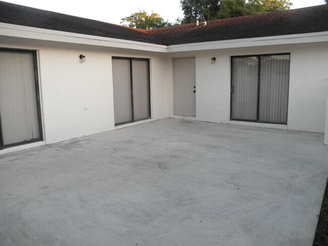 Foto del edificio - 4964 Cherry Rd