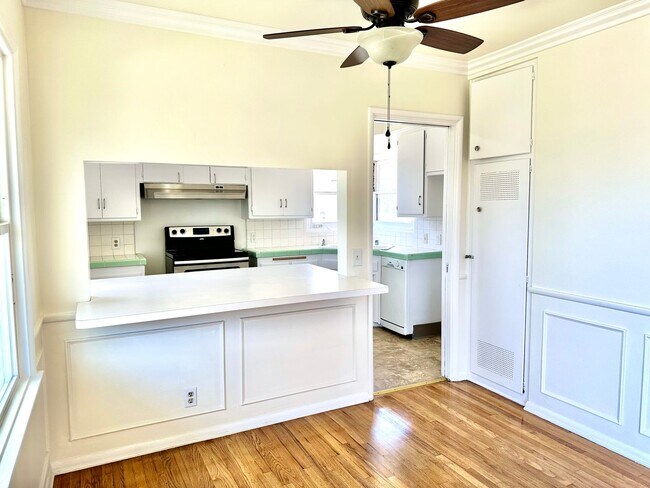 Foto del edificio - Single Family Home w/Backyard - 3 Bed/1 Bath