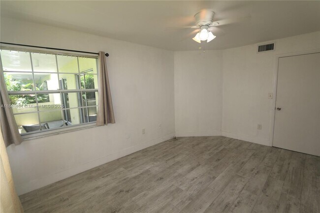 Foto del edificio - 10755 SW 108th Ave