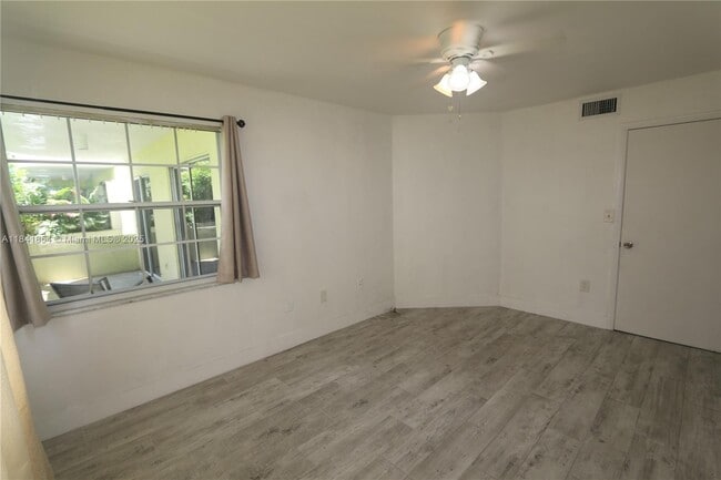 Building Photo - 10755 SW 108th Ave
