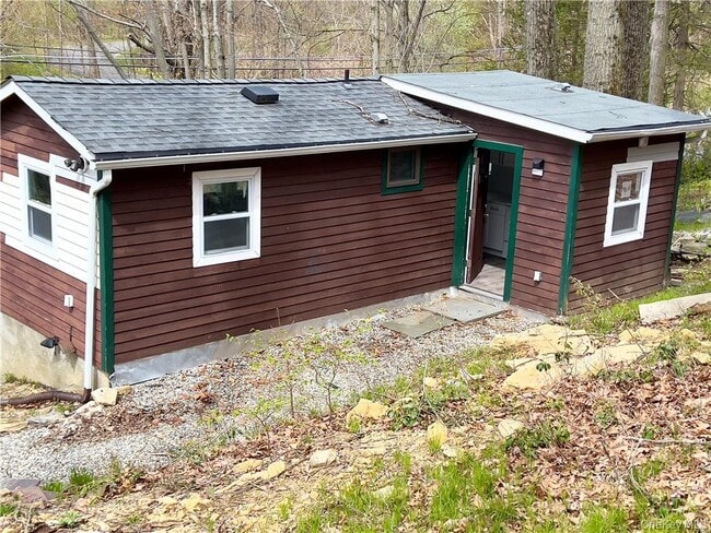 Building Photo - 254 Wixon Pond Rd