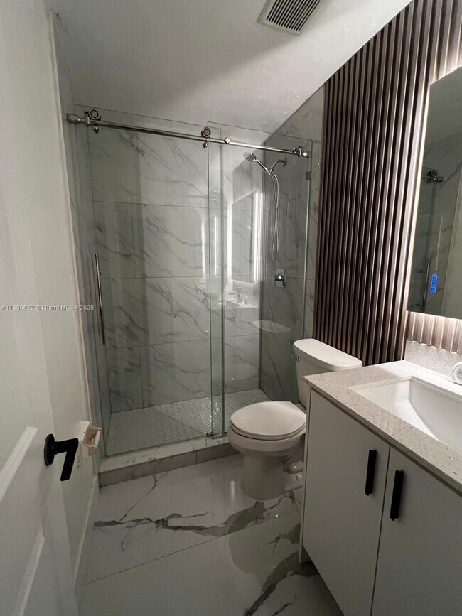 Foto del edificio - 2 bedroom in Dania Beach FL 33004