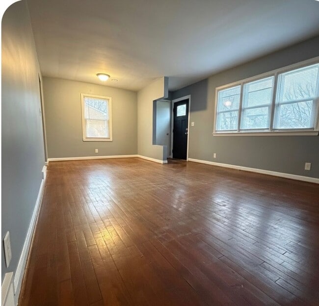 Foto del edificio - 553 Freeman Dr