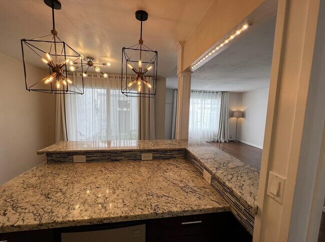 Foto del edificio - 1640 Maple Dr