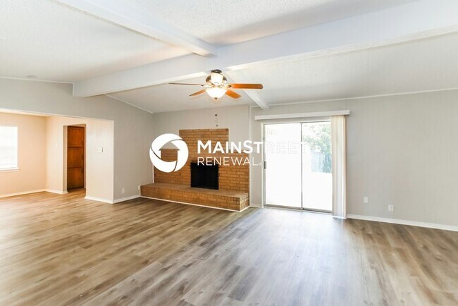 Building Photo - 3 Bedroom Pet-Friendly Home in Lewisville, TX with Main Street Renewal