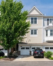 Building Photo - 115 Halsted Dr