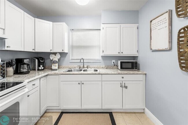 Foto del edificio - 4953 Bayshore Dr
